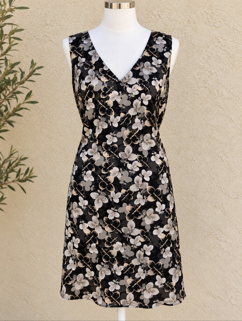 Banana Republic Black Gold Metallic Floral V-Neck Dress Size 10